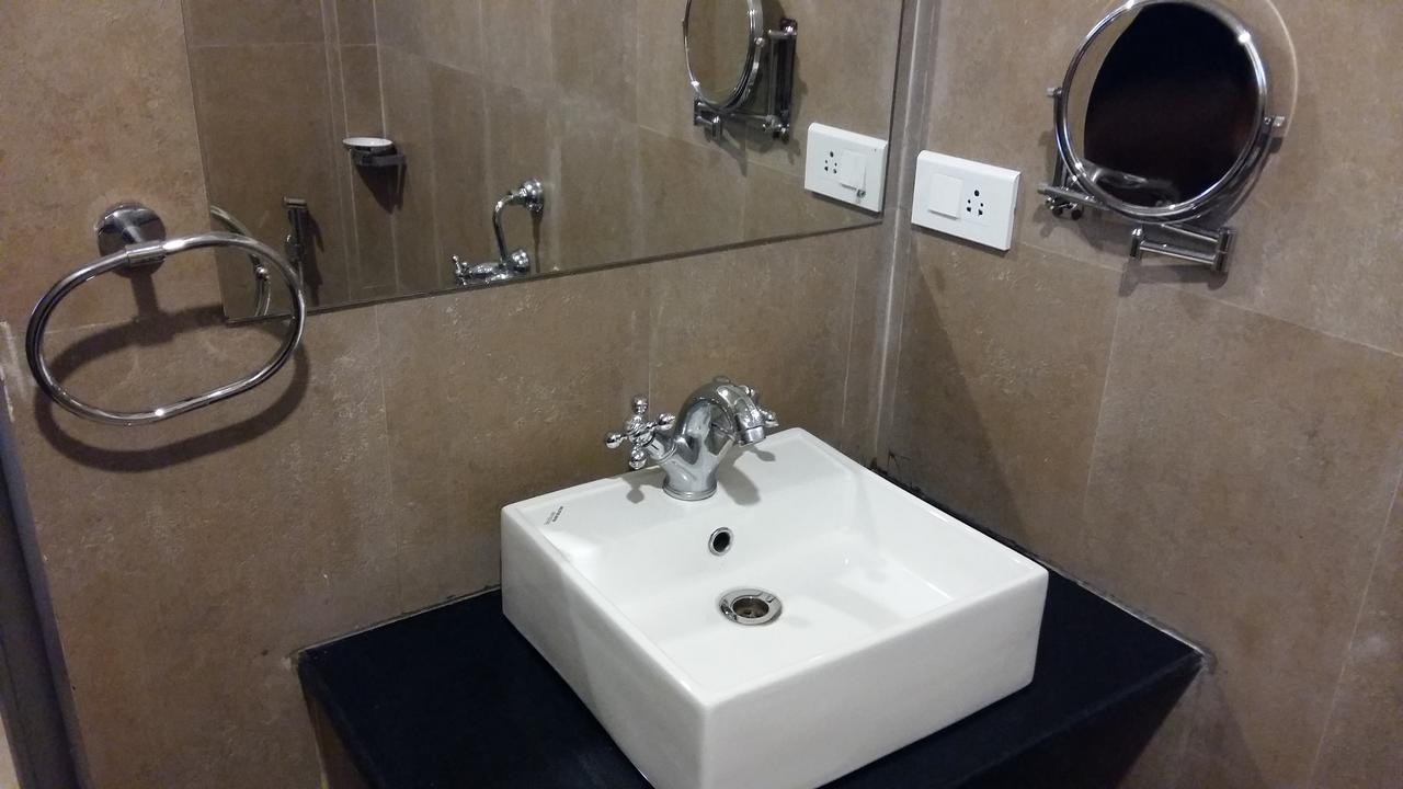 Hotel Indiana Шилонг Екстериор снимка