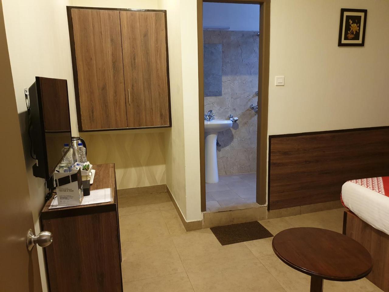 Hotel Indiana Шилонг Екстериор снимка
