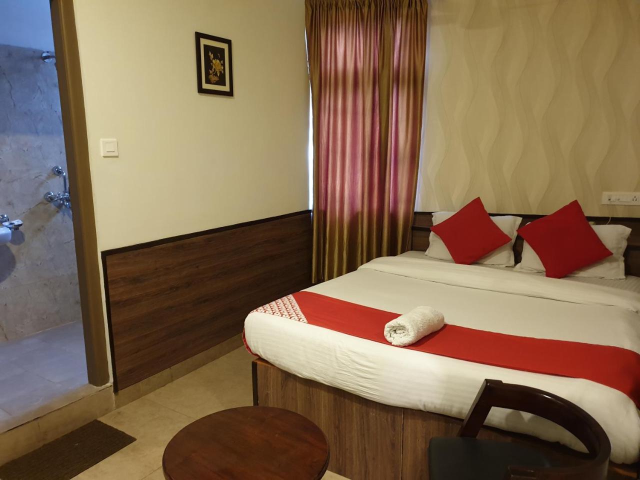 Hotel Indiana Шилонг Екстериор снимка
